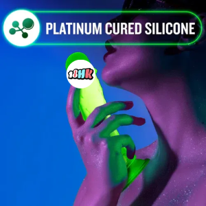 Blush Neo Elite Glow 深霓虹綠夜光假陽具正面展示